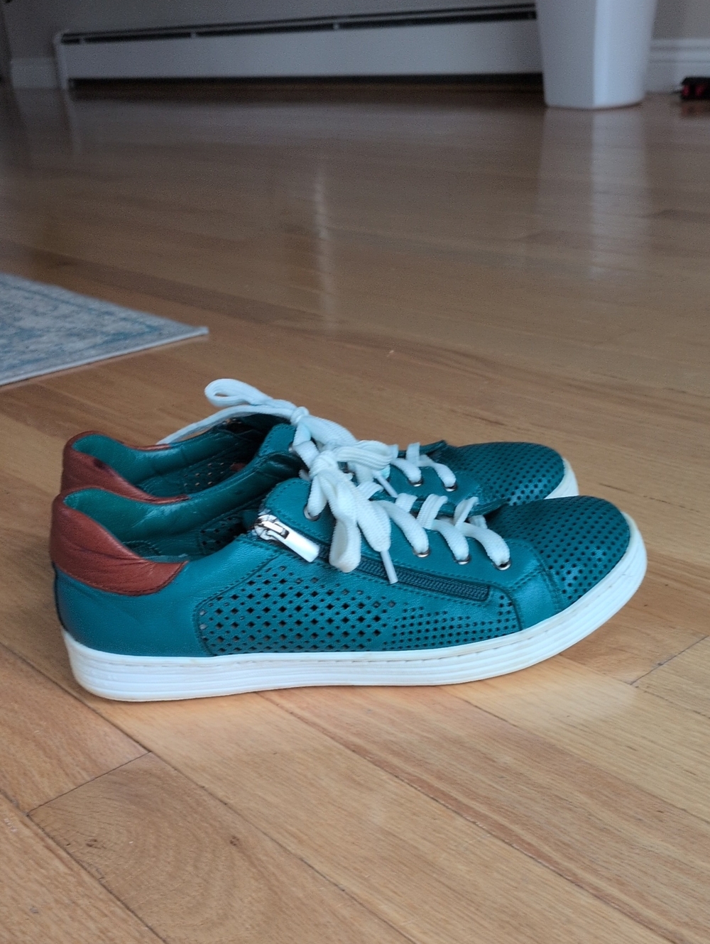 Dragonfly Teal Leather Perforated Side-Zip Lace Up Sneakers EU 40 US 9